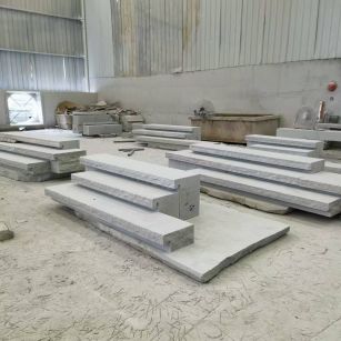 宜春 整石台阶（大面火烧+侧面自然面），出货前厂内拼装