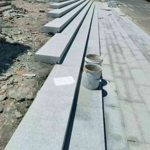 宜春 芝麻白整石台阶，施工现场