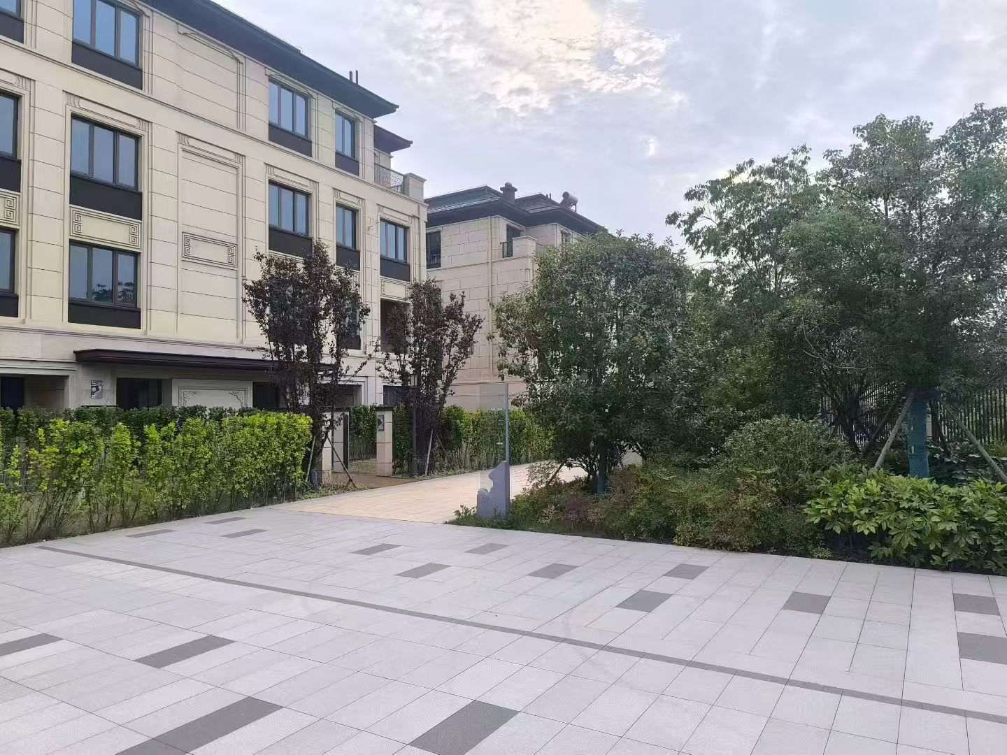 宜春 芝麻白与芝麻白搭配铺装，尺寸1200*600