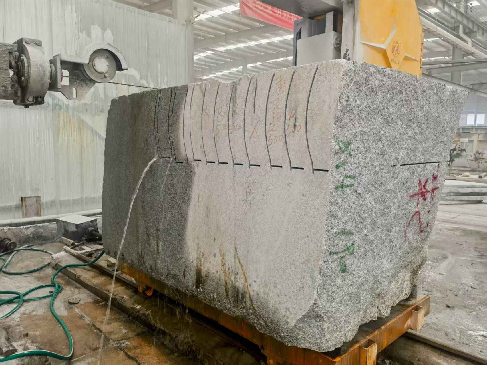 宜春 602，大花芙蓉白，绳锯加工弧形路沿石